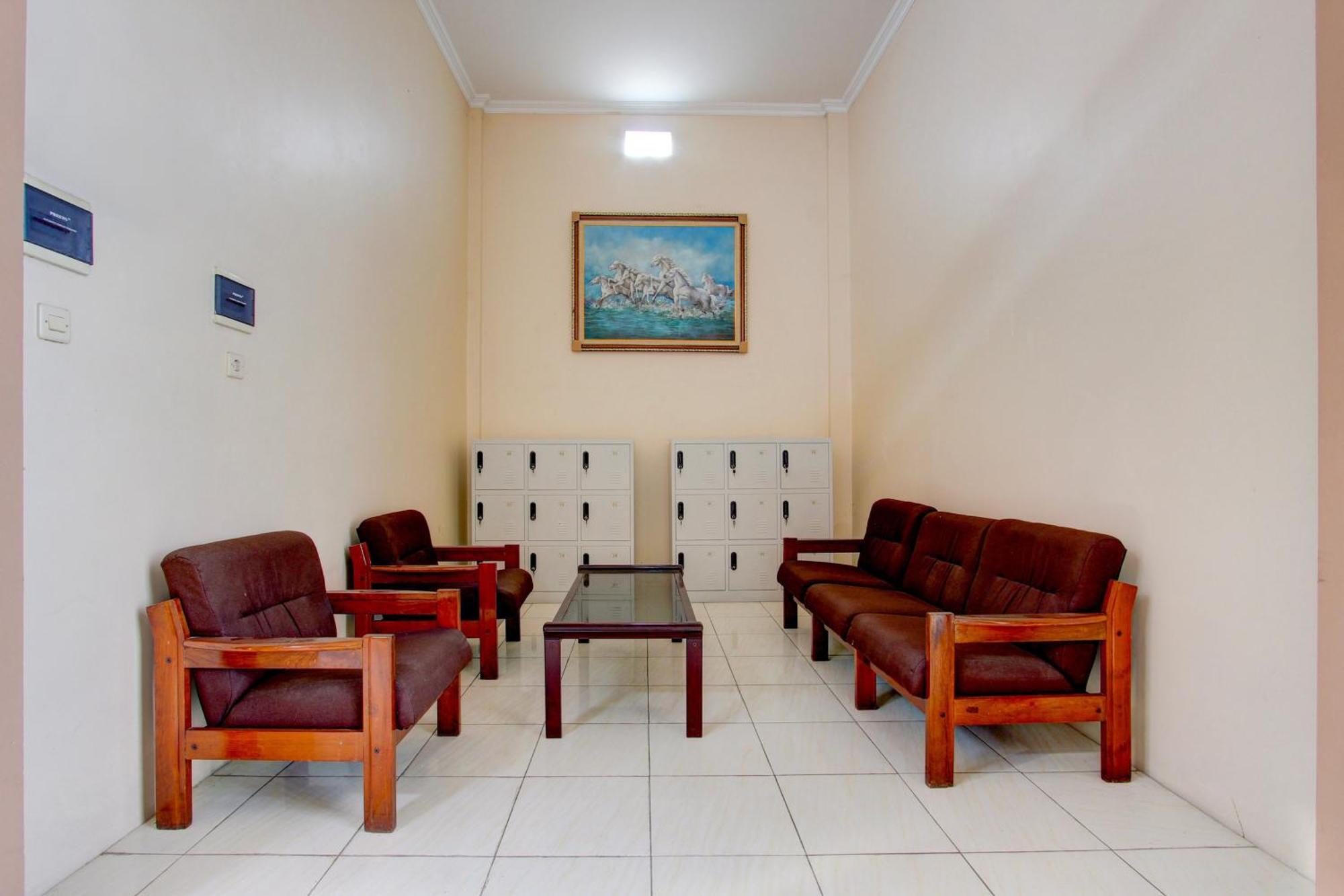 Spot On 93245 Guest House Mulia Dua Syariah Klaten Exterior foto