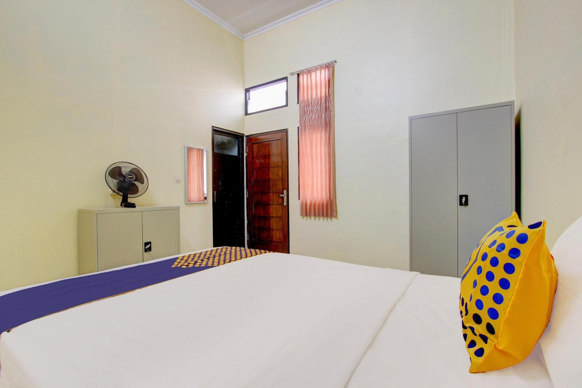 Spot On 93245 Guest House Mulia Dua Syariah Klaten Exterior foto
