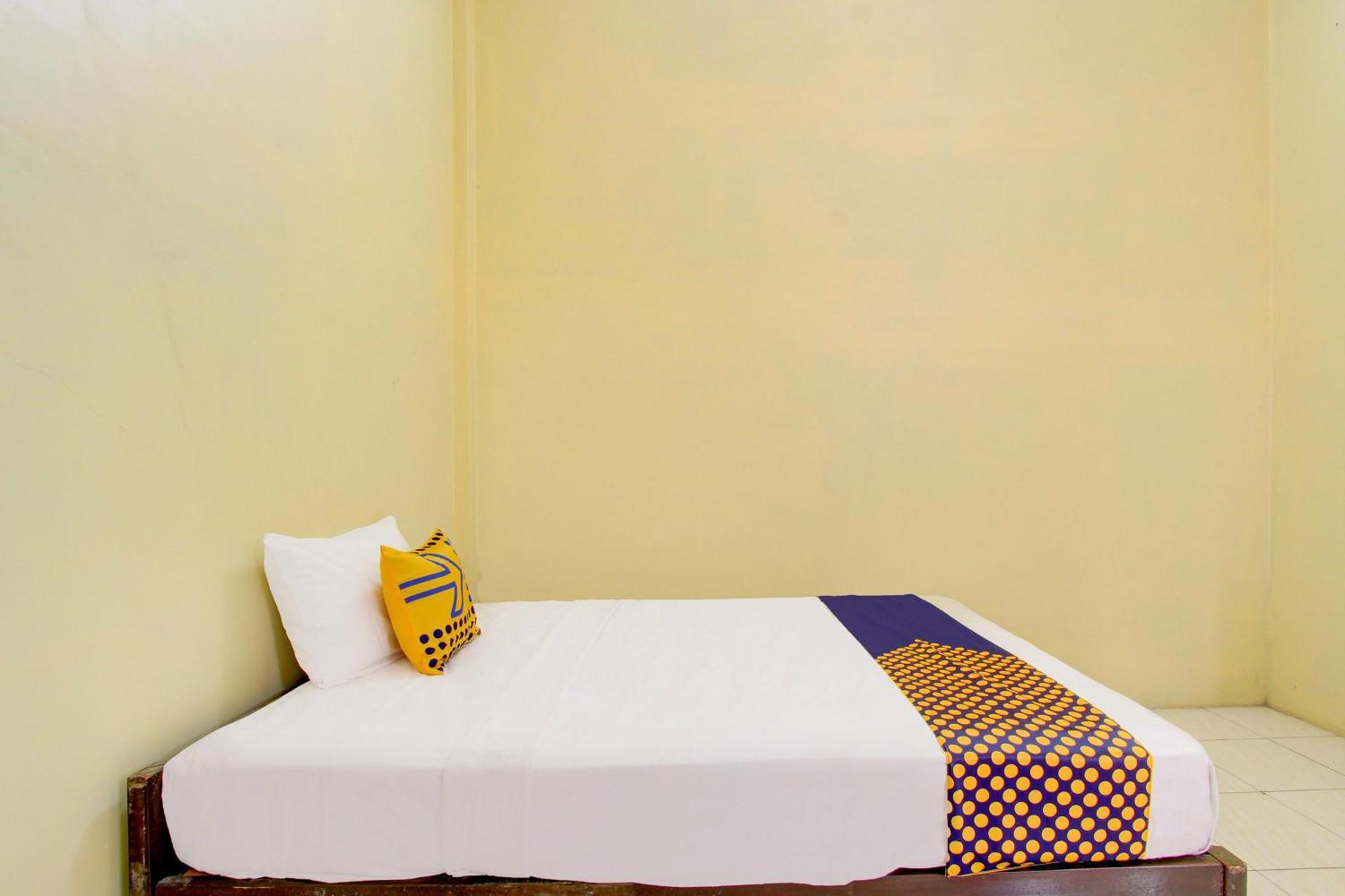 Spot On 93245 Guest House Mulia Dua Syariah Klaten Exterior foto